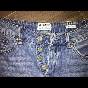 Women’s distressed jeans